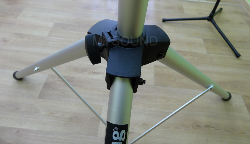 Soundking DB009W фото стойка в проекте май саунд по звуковому оснащению школы